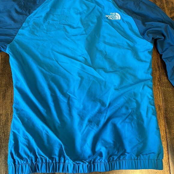 The North Face wind breaker. - Picture 6 of 9